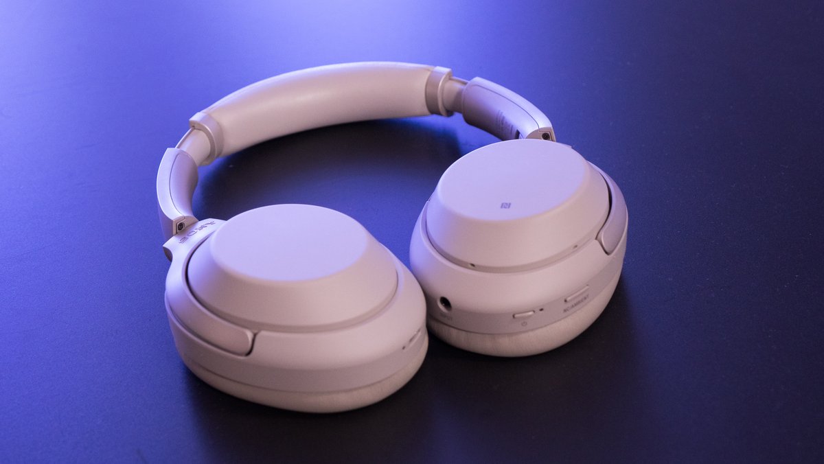 Saturn sells test-winning headphones from Sony at a top price