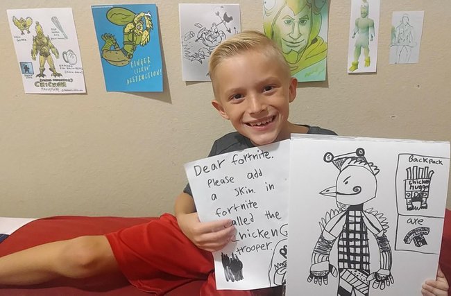 ©reddit u/tfoust10 | Die Skin-Idee des achtjährigen Connors fand auf Reddit so großen Anklang, dass ihm einige Künstler sogar eigene Weiterentwicklungen zukommen ließen, die im Bild-Hintergrund zu sehen sind. Jetzt wurde sogar Epic Games selbst auf die Zeichnung des Jungen aufmerksam.