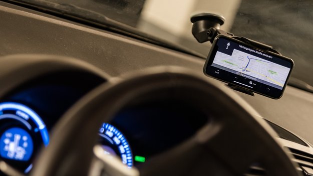 Adonit: Die Smartphone-Halterung fürs Auto mit dem besonderen Clou im Test