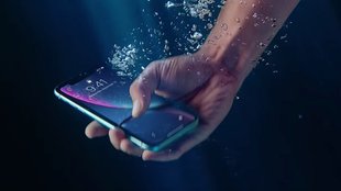 iPhone XR vs. iPhone XS im Bad: Welches Apple-Handy hält unter Wasser länger durch?