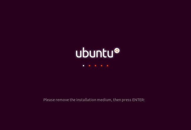 Entfernt den Ubuntu-Boot-Datenträger und drückt „Enter“. Bild: GIGA