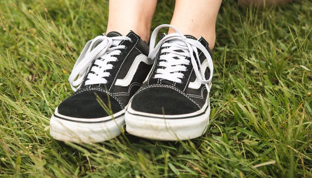 Internet-Trend: Warum man bei der Vans-Challenge seine Sneaker in die Luft wirft