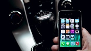 iPhone vs. Android im Auto: Sind Apple-Nutzer die größere Gefahr für den Straßenverkehr?