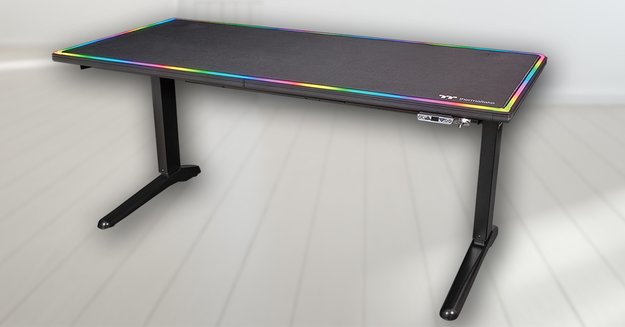 Hauptsache RGB! Dieser Gaming-Schreibtisch kostet so viel wie ein waschechter Spiele-PC