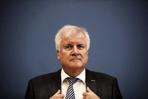 Seehofers WhatsApp-Gesetz muss sofort gestoppt werden, fordern Experten