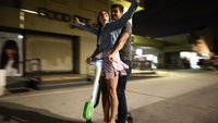 E-Scooter fahren:  Zu zweit gleichzeitig, freihändig, betrunken – was ist erlaubt?