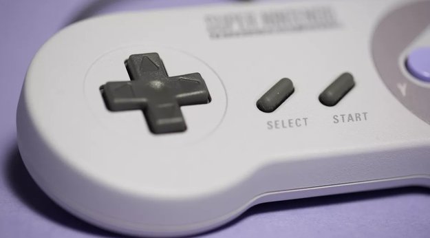 Switch-Online: Kabelloser Controller deutet auf SNES-Spiele hin