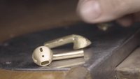 AirPods handgefertigt: So gibt’s für Apples Kopfhörer eine „goldene“ Zukunft