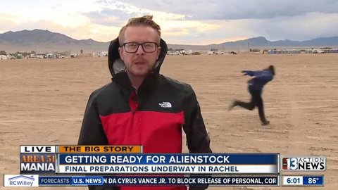 Facebook: Sturm auf Area 51 Erster Naruto Runner gesichtet naruto running air force