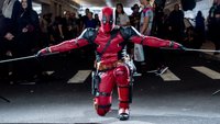 Apple ziemlich mutig: „Deadpool“ und „Porn Actor“ sollen Weihnachtsgeschichte aufpeppen