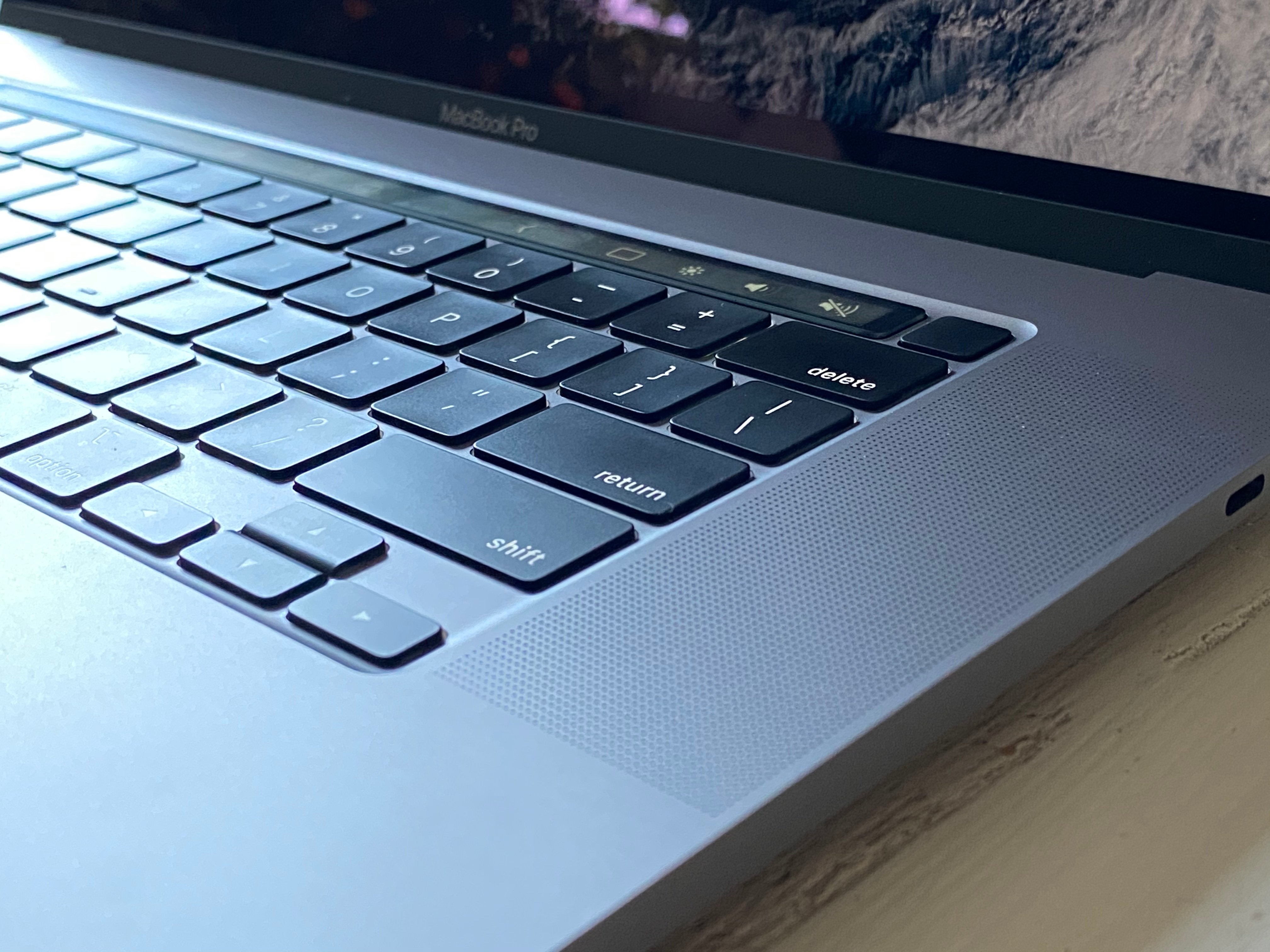 Macbook Mit Kritikwurdiger Tastatur Apple Gibt Sich Nicht Geschlagen