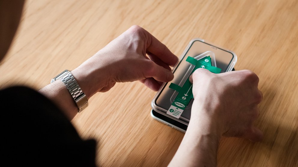 Panzerglas Wo Man Von Der Seite Nichts Sieht Handy-Panzerglas entfernen und anbringen: Methoden und Tipps