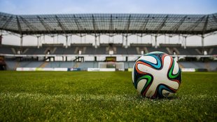 Fußball im TV und Stream: Wer zeigt was in der Saison 2021/22?