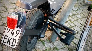 E-Scooter abschließen und sichern: Schloss, GPS-Tracker, Diebstahlversicherung