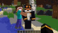 Minecraft-Spieler spielt Minecraft in Minecraft – klingt verwirrend, ist aber so