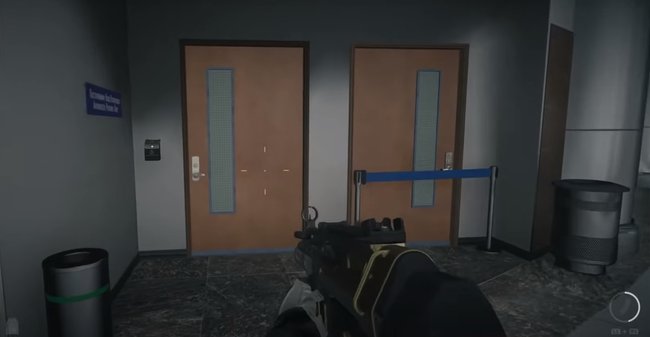 Das ist die Tür, bei der ihr die EL-21-Zugangskarte benutzt.