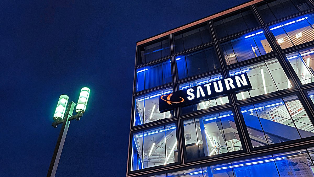 Saturn on Black Friday 2021: discounts on cell phones, TV, household, headphones & more