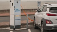 Kostenvergleich an der Tankstelle: E-Autos laden halb so teuer wie Benziner?