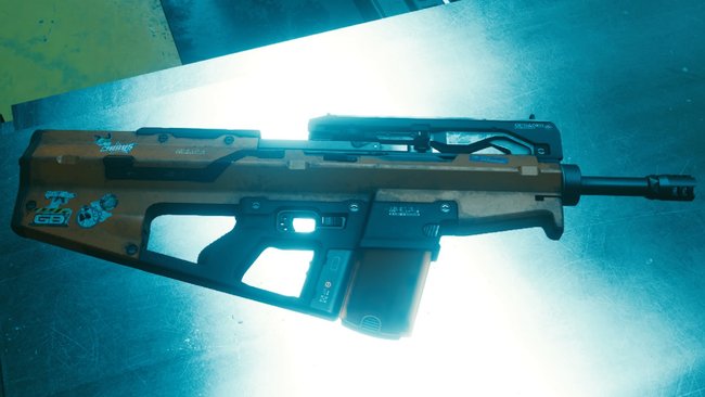 Ikonische Waffe "Prejudice" (Sturmgewehr) in Cyberpunk 2077.