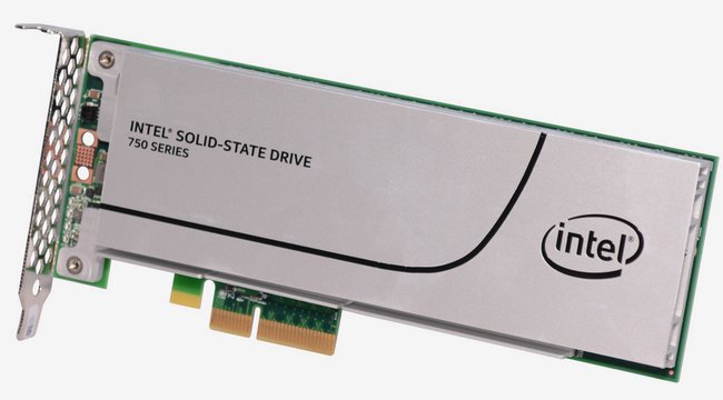 Eine SSD im PCIe-Formfaktor mit PCIe-Anschluss.