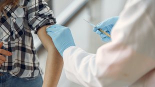 Corona-Impfung: Experten warnen vor Experiment