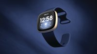 Fitbit Versa 3 im Preisverfall: Beliebte Fitness-Smartwatch bei Amazon günstig wie nie