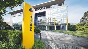 Postbank hält die Hand auf: Strafzinsen kommen jetzt noch früher