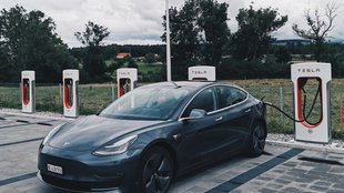 Tesla schlägt sie alle: Was der Super-Akku wirklich kann