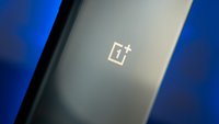 OnePlus lacht über Samsung – und tritt voll ins Fettnäpfchen
