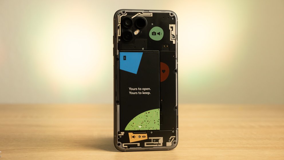The inner workings of the Fairphone is a real eye-catcher (image source: xiaomist).