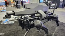Einfach gruselig: Roboterhund mit Scharfschützengewehr ausgestattet