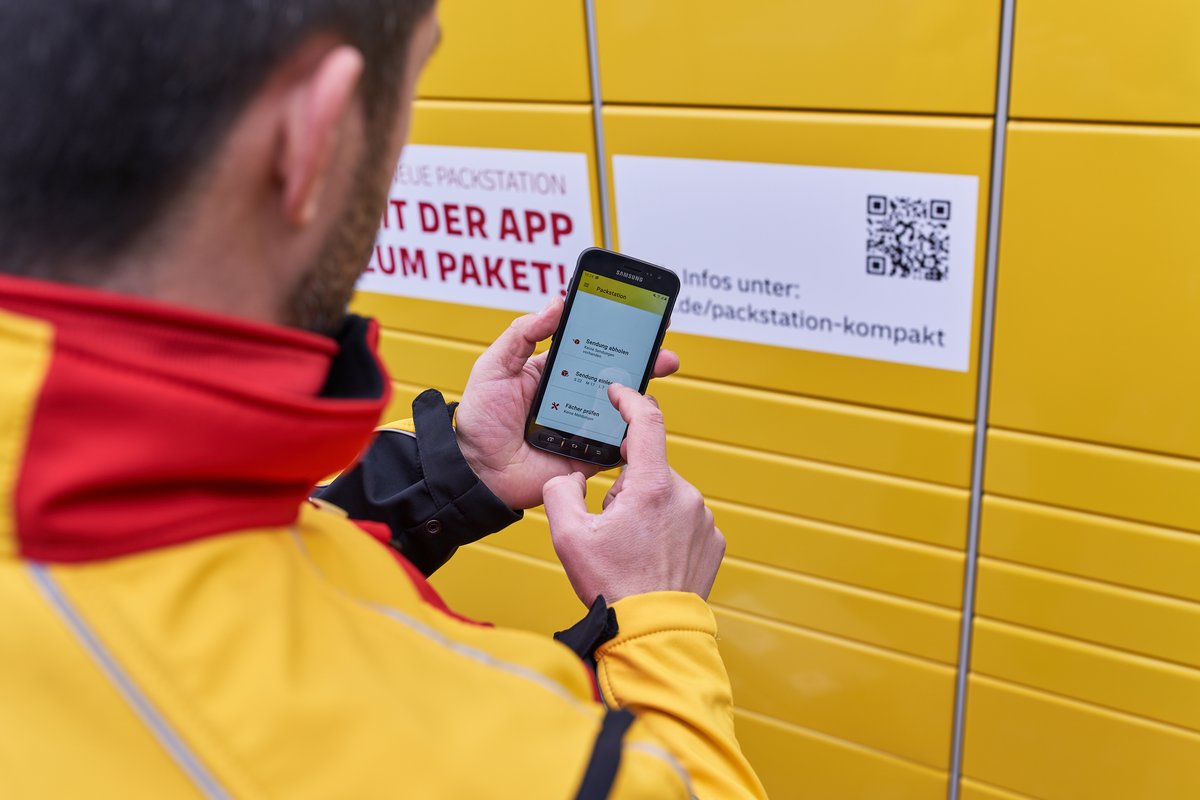 Trouble with DHL parcel: WhatsApp will help you