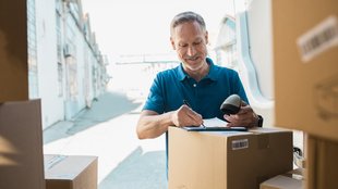 „Die Sendung wurde ab Paketzentrum dem Geschäftskunden zugestellt“: Was bedeutet das?