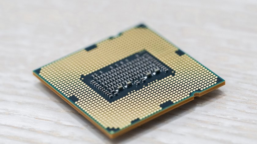 Computerchip auf hellem Untergrund