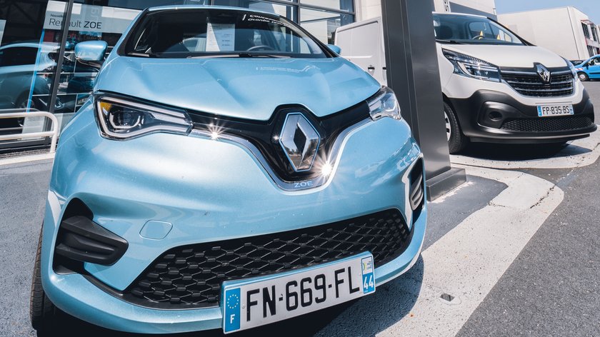 E-Auto Renault Zoe vor Autohaus