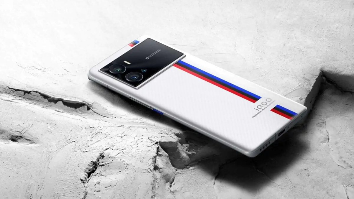 BMW mobile phone presented: Iconic design and a high-speed battery