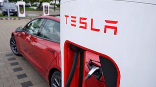 Tesla an der Spitze: Damit stellt der E-Auto-Bauer die Konkurrenz in den Schatten