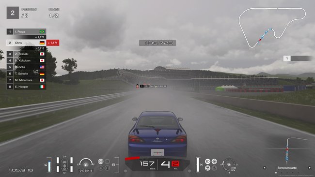 Bei Regen wird die Sicht schlecht und das Fahrverhalten verändert sich spürbar (Gran Turismo 7).