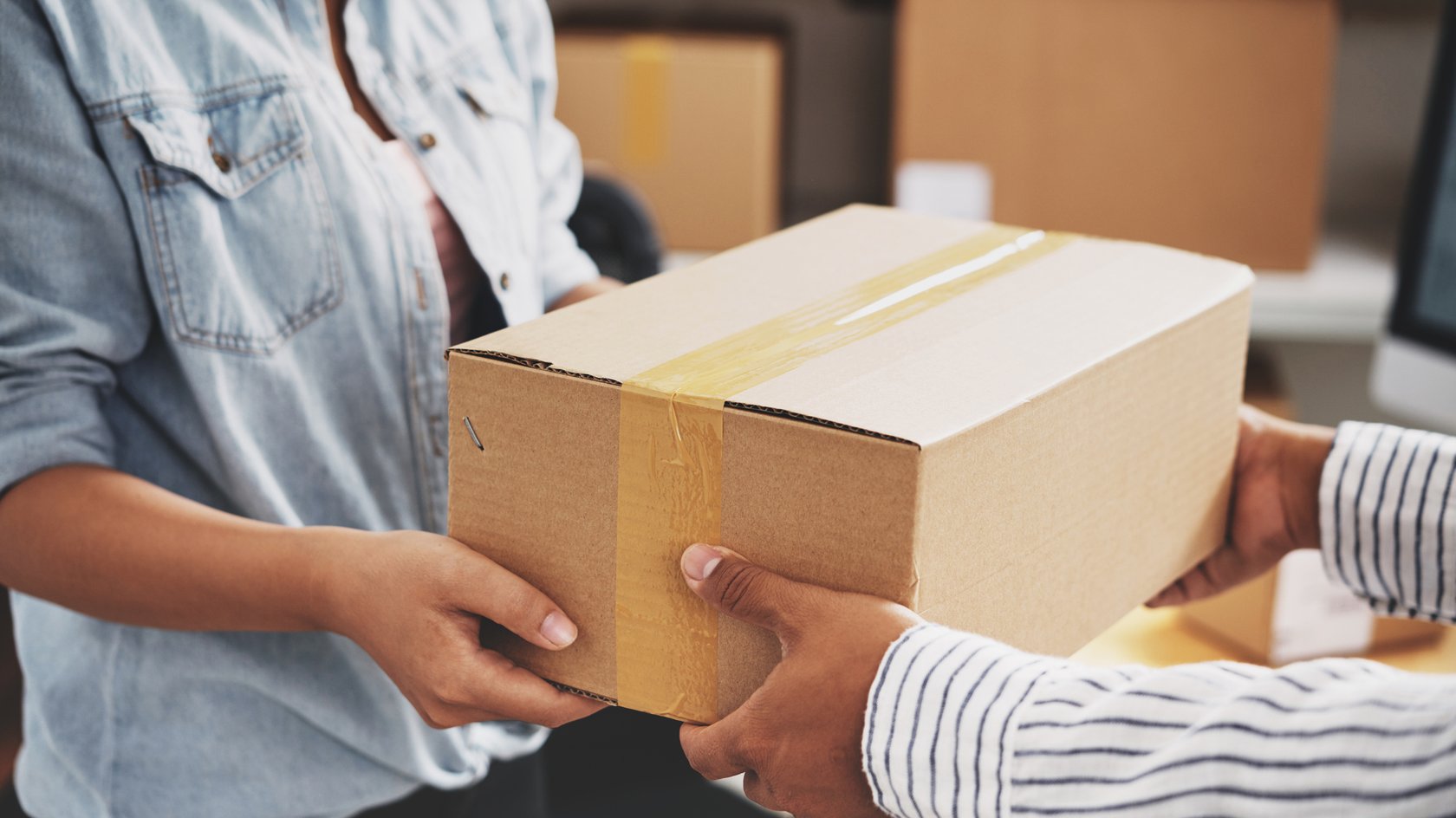 Paket wird übergeben