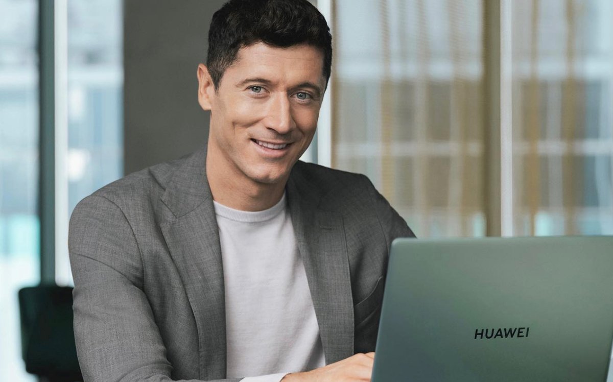 Bankruptcy for Huawei: soccer star Robert Lewandowski suddenly gets out