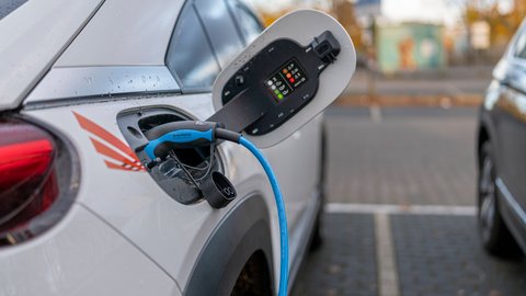 E-Autos von A bis Z: Was Käufer und Fahrer über Elektroautos