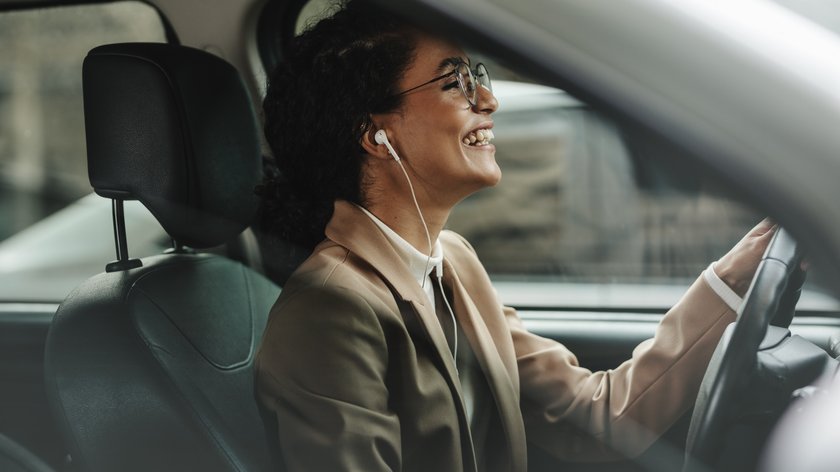 Home-Office im Auto? Mit diesen Gadgets geht das leichter als gedacht (Bildquelle: Getty Images / jacoblund).