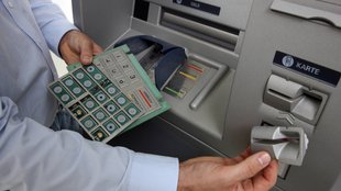Skimming: Wie kann man manipulierte Geldautomaten erkennen?