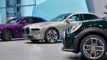 Von wegen nur E-Auto: BMW bleibt auch Verbrennern treu