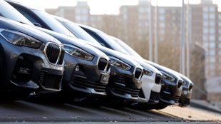 ADAC prangert Autobauer an: Neuwagen sind viel zu teuer