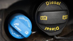 Was ist AdBlue? Teurer Dieselzusatz und Unkrautvernichter in einem?