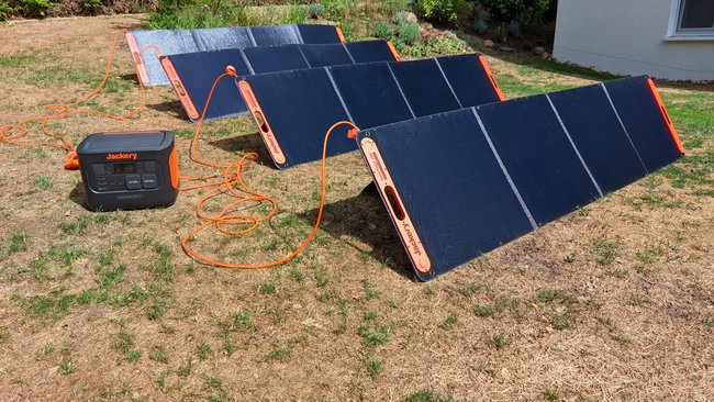 In direkter Sonne lieferten die Solarpanels insgesamt 744 Watt (Bildquelle: GIGA)