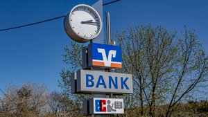 Kein Bargeld, Filialen dicht: Erste Bank in Deutschland geht radikalen Schritt