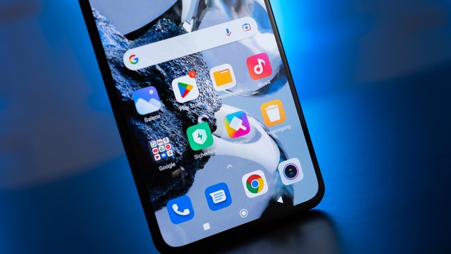 Gerätefront des Xiaomi 12T Pro mit Drawer-Startseite.