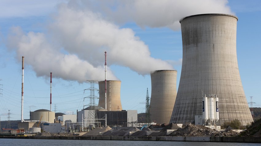 Das Kernkraftwerk Tihange bei Huy an der Maas in der Provinz Lüttich, Belgien.